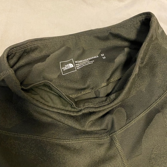 TNF camo base layer leggings medium EUC - Picture 3 of 3